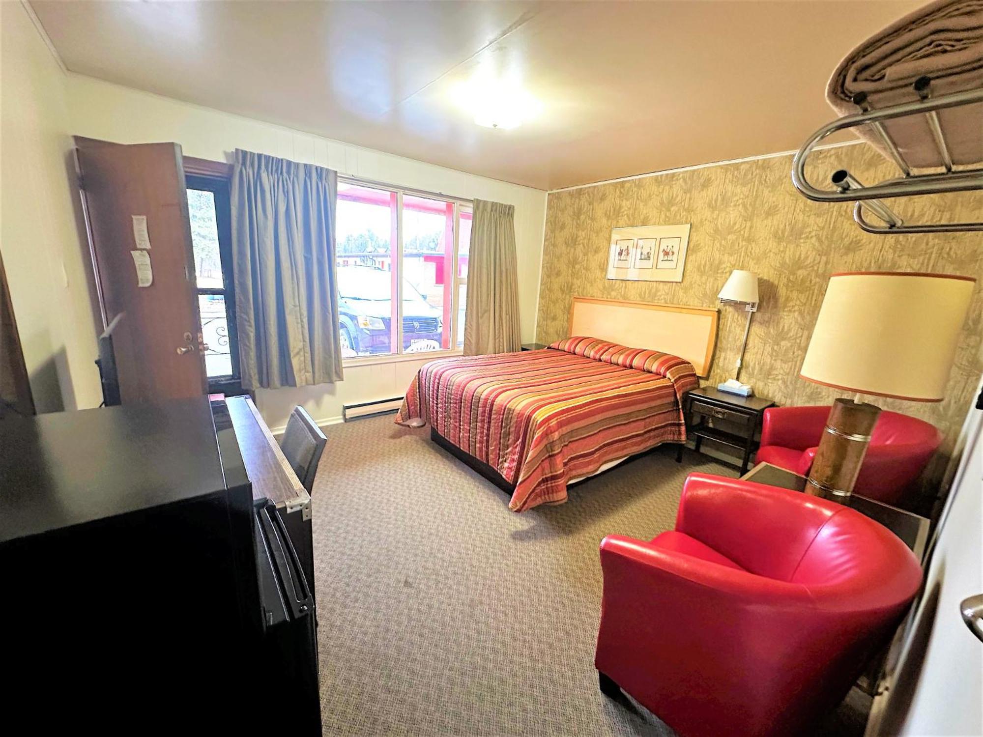 Red Top Motor Inn Iron Bridge ภายนอก รูปภาพ